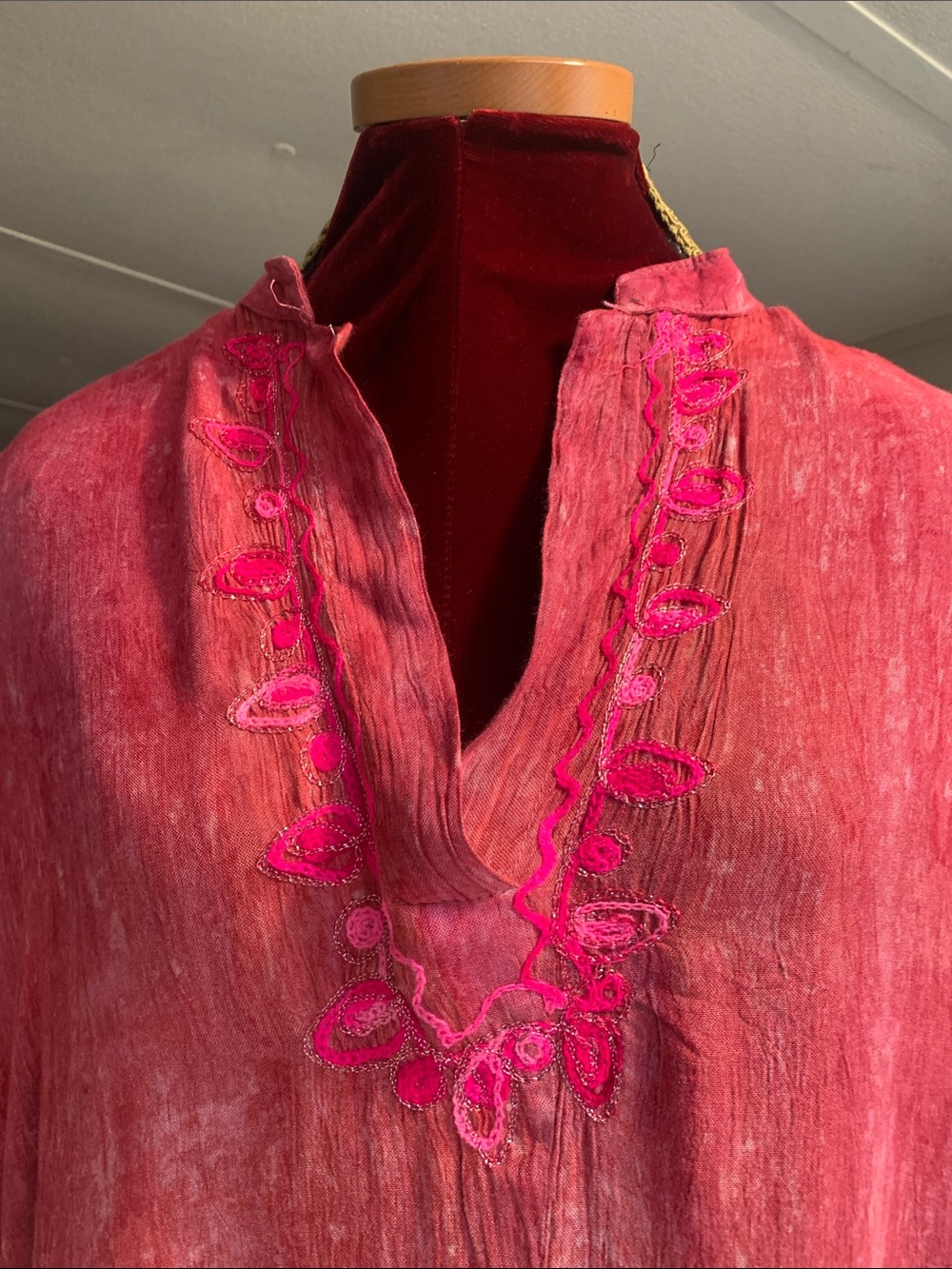Women's Pink Batik Ombre Embroidered V-Neck Tunic Top/Cover-Up NWT - Picture 2 of 8